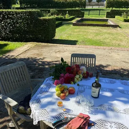 La Maison Du Cavalier, Chateau De Lavenue