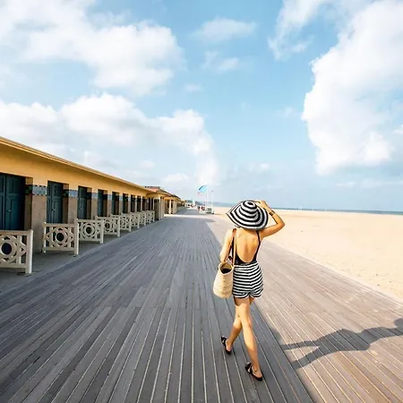 La Maison Du Cavalier, Chateau De Lavenue