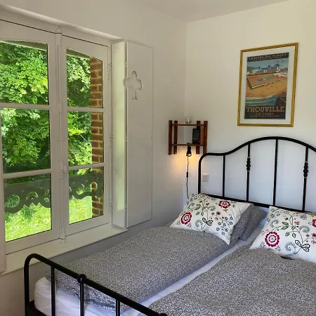 La Maison Du Cavalier, Chateau De Lavenue Holiday home