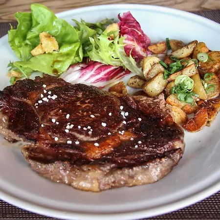 La Maison Du Cavalier, Chateau De Lavenue