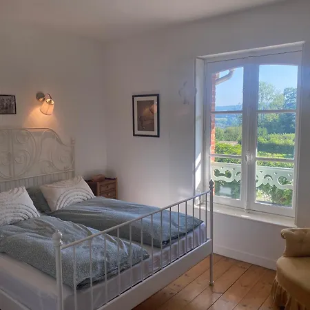 Holiday home La Maison Du Cavalier, Chateau De Lavenue *