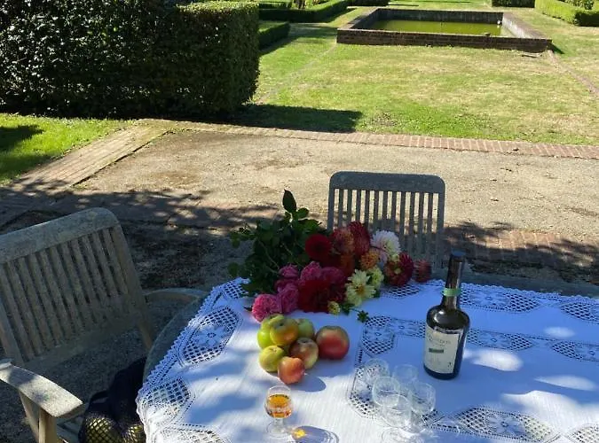 La Maison Du Cavalier, Chateau De Lavenue