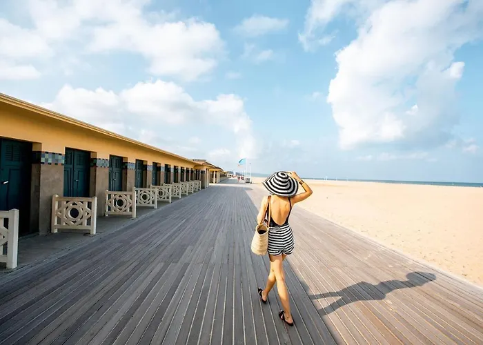 La Maison Du Cavalier, Chateau De Lavenue