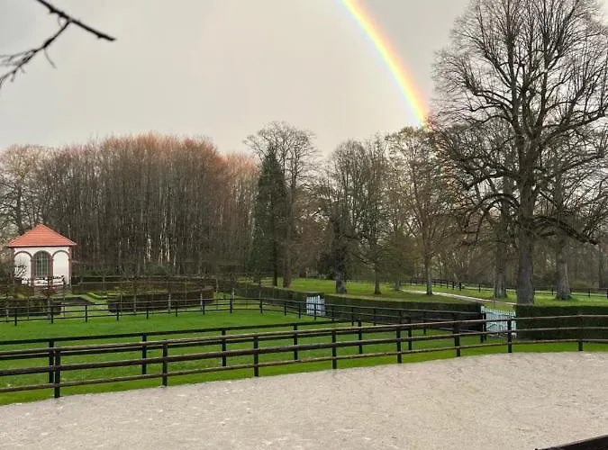 La Maison Du Cavalier, Chateau De Lavenue Holiday home *