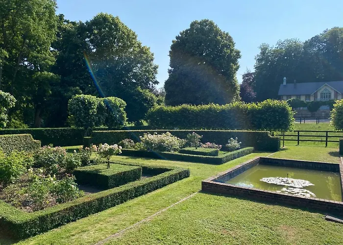 La Maison Du Cavalier, Chateau De Lavenue *
