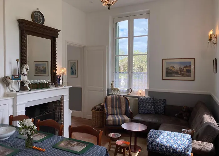 Holiday home La Maison Du Cavalier, Chateau De Lavenue *