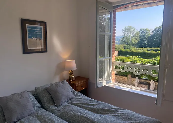 La Maison Du Cavalier, Chateau De Lavenue * Pierrefitte-en-Auge