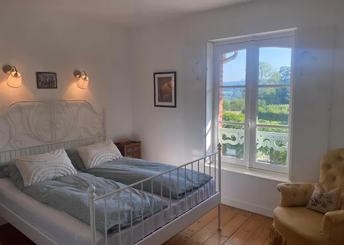 Holiday home La Maison Du Cavalier, Chateau De Lavenue *